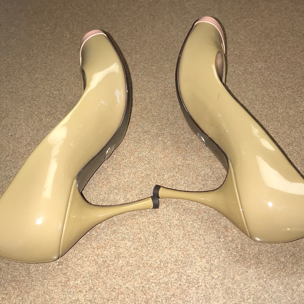 Dolce Gabbana Patent leather nude & pink peep toe pumps - Picture 5 of 8
